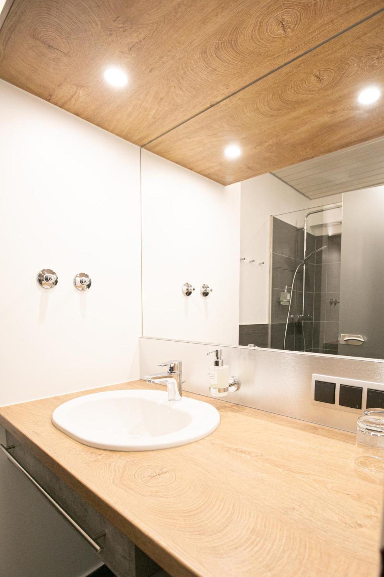 Das Reinisch Just Rooms Schwechat Exterior foto