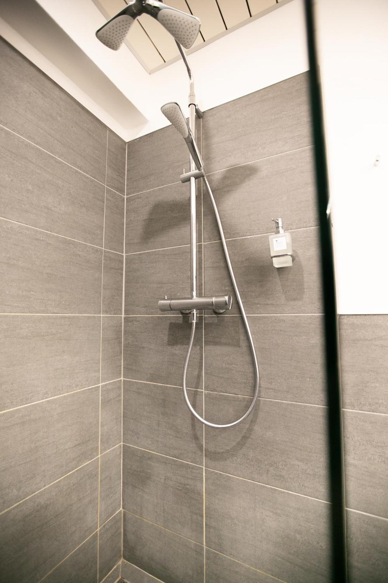 Das Reinisch Just Rooms Schwechat Exterior foto
